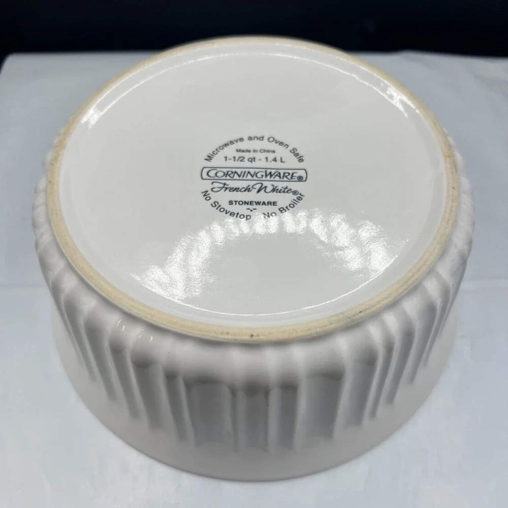 CorningWare French White 1.5 Qt Round Casserole Dish Fluted Stoneware Glass Lid